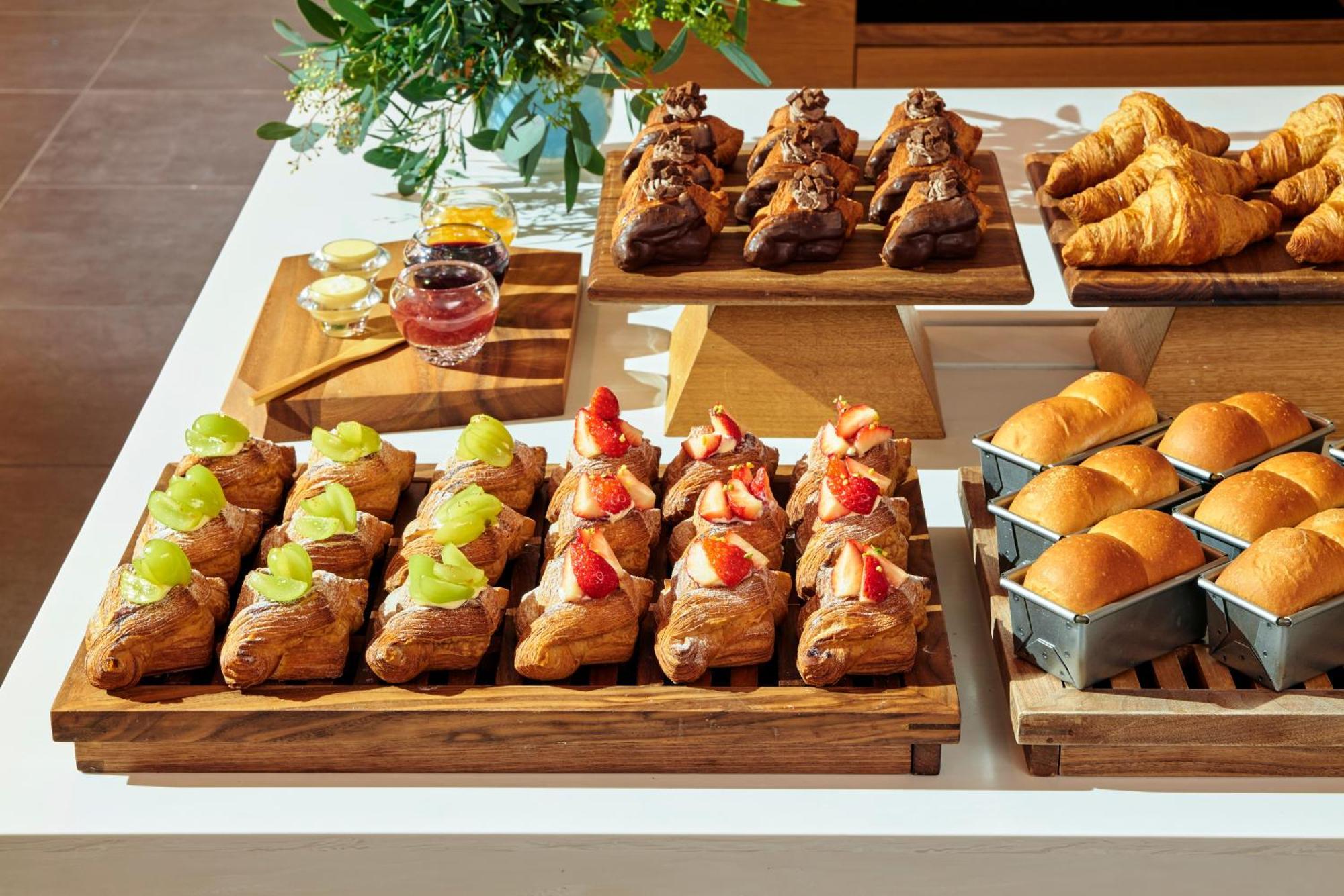 Omo7 Osaka By Hoshino Resorts Exterior photo A selection of pastries